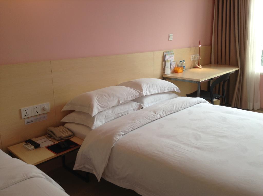 Colour Inn - She Kou Branch Shenzhen Room photo