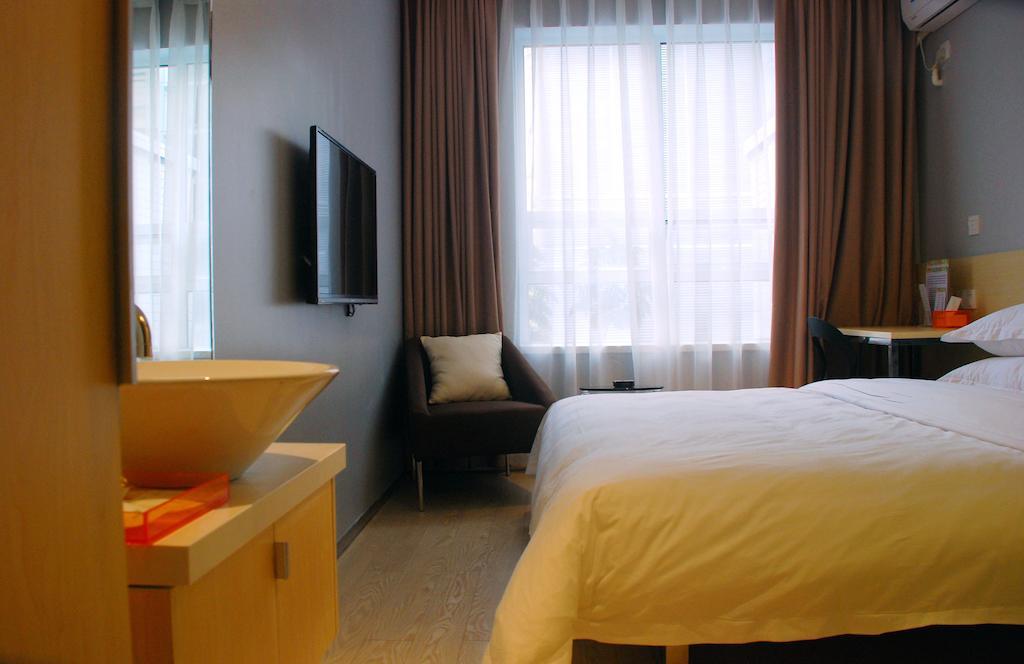 Colour Inn - She Kou Branch Shenzhen Room photo